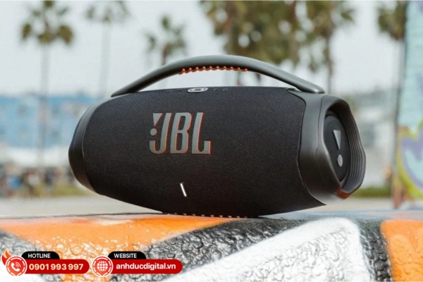 JBL Boombox 4 sở hữu âm bass mạnh mẽ cùng thiết kế bền bỉ cho mọi cuộc vui