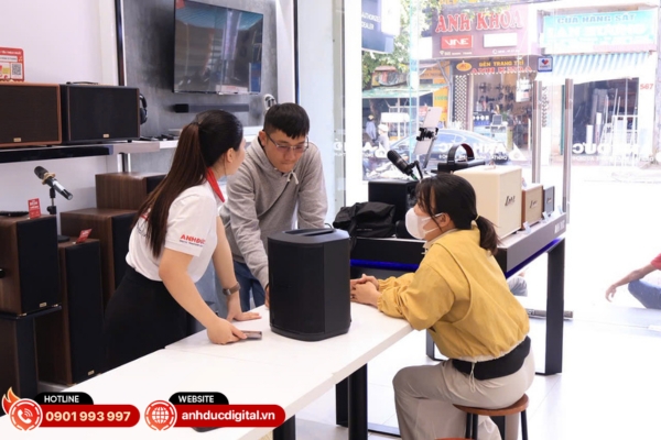 Đội ngũ nhân viên Anh Đức Digital luôn sẵn sàng tư vấn và hỗ trợ chọn loa phù hợp với nhu cầu