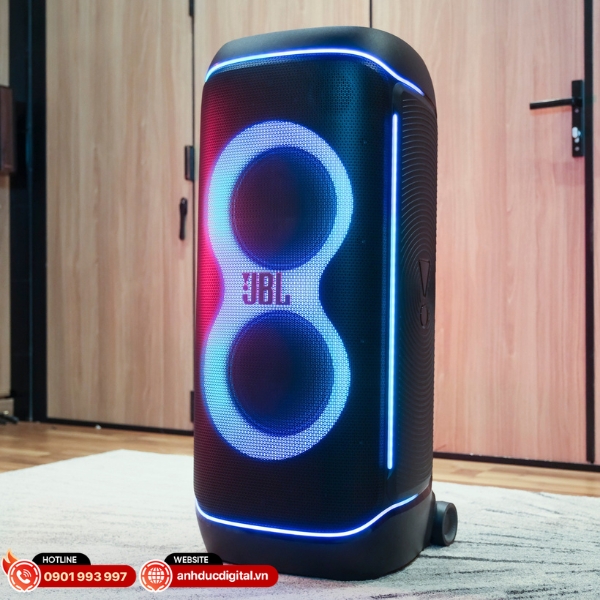 JBL PartyBox 720 nổi bật với công suất mạnh mẽ và hệ thống đèn LED sống động cho các bữa tiệc