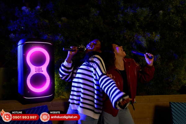JBL PartyBox Stage 520 sở hữu AI SoundBoost, âm thanh mạnh mẽ cùng đèn LED sống động, tạo không khí bùng nổ cho mọi bữa tiệc.