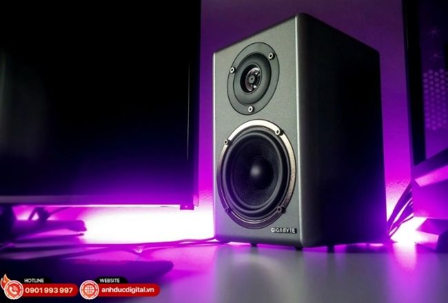 Cảm nhận sự khác biệt giữa chất âm sắc nét của loa monitor và sự mềm mại của loa Hi-Fi