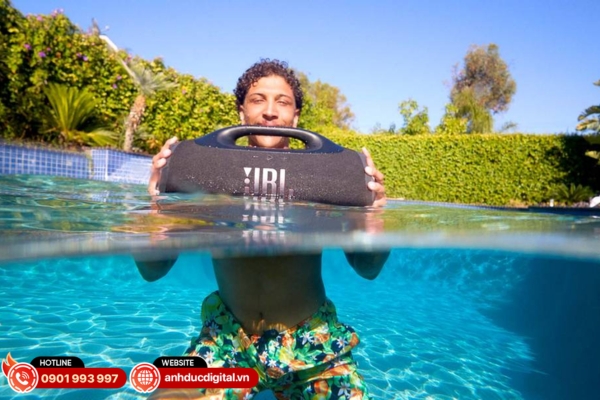 JBL Boombox 4 bền bỉ với chuẩn chống nước, chống bụi IP67 cho mọi môi trường