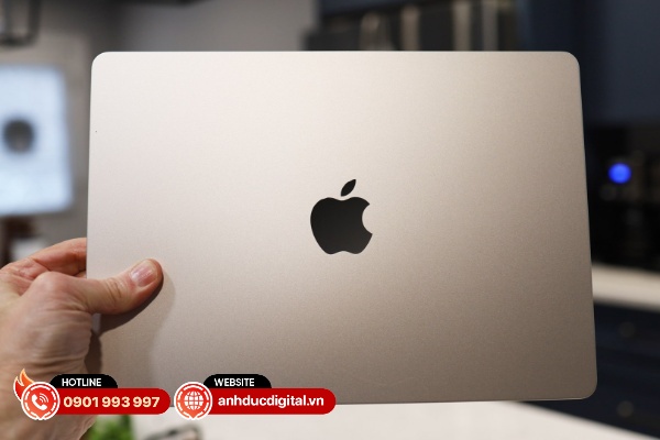 Macbook Air 13-inch M5 gần như không có sự khác biệt nào đáng kể so với bản M4