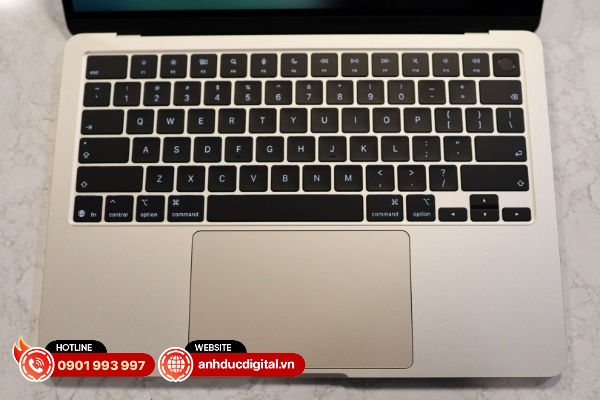 Bàn phím và phần di chuột trên Macbooj AIr 13-inch M5