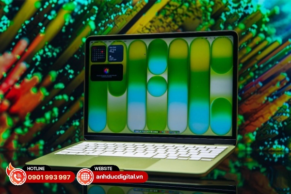 Dù chỉ có mức giá rẻ nhưng Apple vẫn giữ được một thiết kế đẹp mắt với chất lượng hoàn thiện tốt cho Macbook Neo