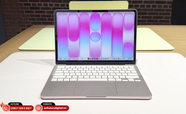 Màn hình tràn viền đối xứng không 'tai thỏ' trên MacBook Neo mang lại trải nghiệm thị giác trọn vẹn và cân đối