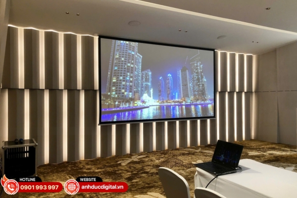 Máy chiếu văn phòng có độ sáng cao, trình chiếu rõ ràng, phù hợp họp hành và thuyết trình chuyên nghiệp