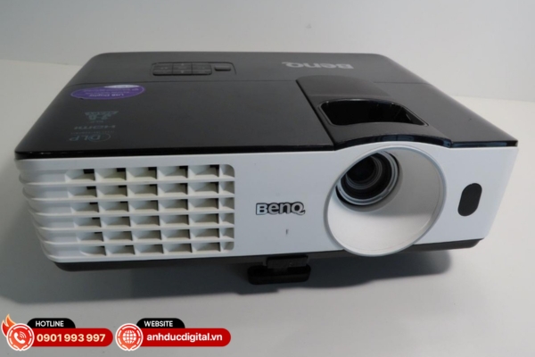 BenQ mang đến hình ảnh sắc nét, độ tương phản tốt, phù hợp văn phòng, lớp học và nhu cầu trình chiếu chuyên nghiệp