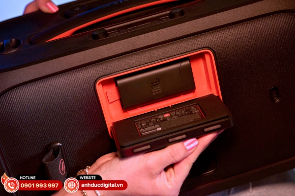 Loa JBL PartyBox On-The-Go 2 có thời lượng pin lên đến 15 giờ