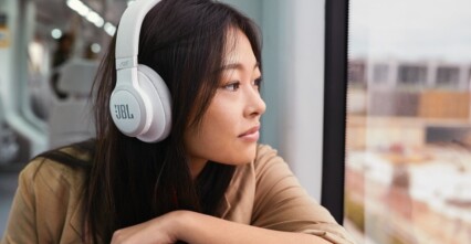 Điểm danh 7 tai nghe bluetooth JBL nghe hay, chống ồn ấn tượng