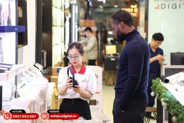 Đội ngũ nhân viên tư vấn nhiệt tình, giúp khách hàng chọn đúng sản phẩm phù hợp