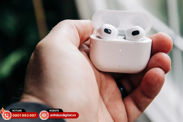 Apple AirPods 3 là tai nghe không dây True Wireless với âm thanh sống động và kết nối nhanh chóng