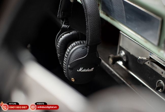 Tai nghe over-ear chống ồn cân bằng giữa chất âm, pin và mức giá.