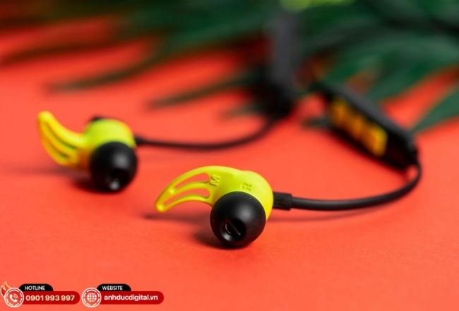 Sennheiser CX Sport sở hữu thiết kế vòng cổ chắc chắn, bất chấp mọi cường độ tập luyện của vận động viên