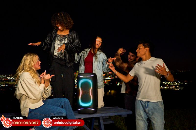 JBL PartyBox 130 cho thời gian phát nhạc tối đa 15 giờ, phù hợp nghe nhạc và vui chơi ngoài trời