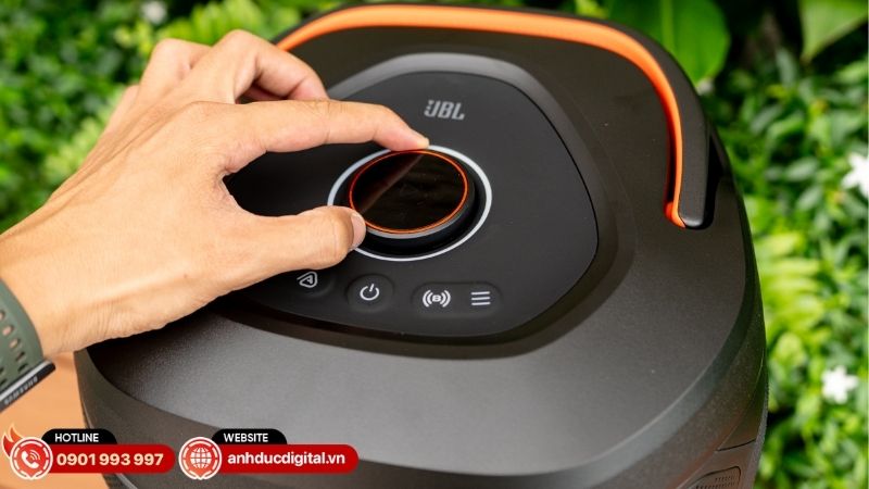 tren-tay-jbl-partybox-130-4