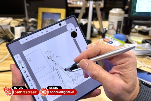 Samsung đã loại bỏ lớp số hóa dưới tấm nền nên không thể sử dụng bút S Pen