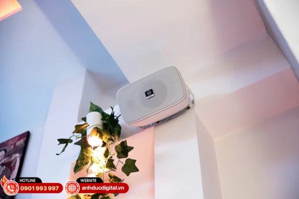 Hệ thống âm thanh Coffee & Cocktail Kết Fai được phân bổ khoa học theo từng khu vực, đảm bảo âm thanh lan tỏa đồng đều và rõ nét