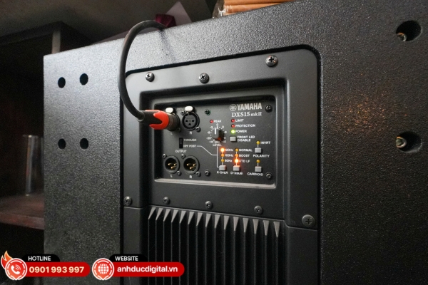 Subwoofer Yamaha DXS15mkII mang lại bass chắc và sâu cho hệ thống âm thanh biểu diễn