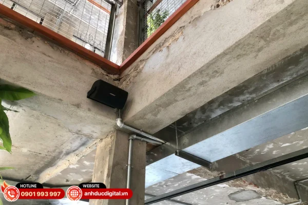 Loa Bose FS2SE thiết kế treo tường linh hoạt, giúp tăng cường âm thanh cho các khu vực góc và không gian chuyển tiếp