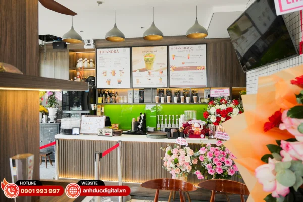 Khu vực quầy order sử dụng âm thanh nhẹ nhàng, rõ ràng, hỗ trợ giao tiếp thuận tiện và tạo cảm giác dễ chịu