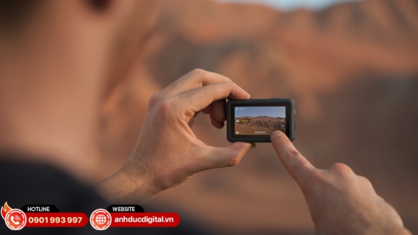 Màn hình kép trước và sau giúp tự quay vlog dễ dàng, canh góc chuẩn, kiểm soát khung hình tốt