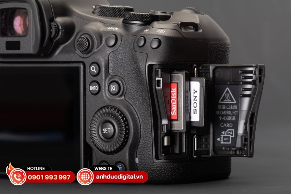 Canon EOS R6 Mark III đã thay thế một một khe thẻ nhớ SD bằng CFexpress Type B