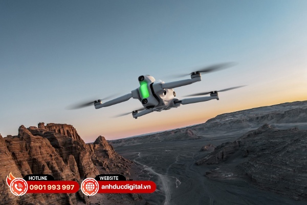 Antigravity A1 sử dụng hệ thống ống kính kép ghi lại mọi thứ xung quanh ở góc 360 độ