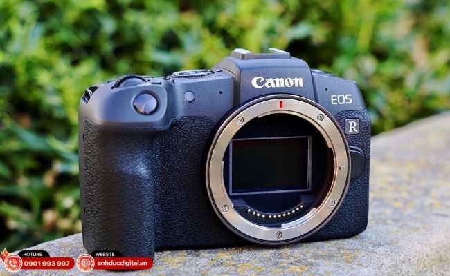Canon EOS RP - Full-frame gọn nhẹ, dễ làm quen.