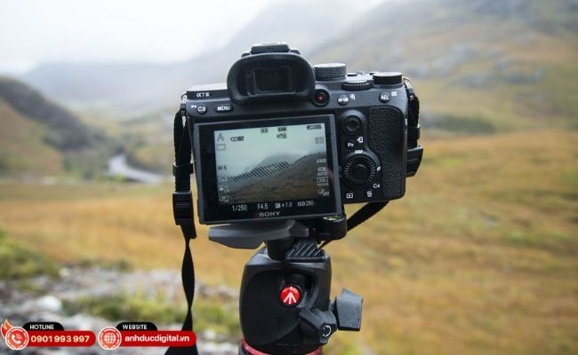 Sony A7 III - Body dùng lâu dài cho cả chụp và quay.