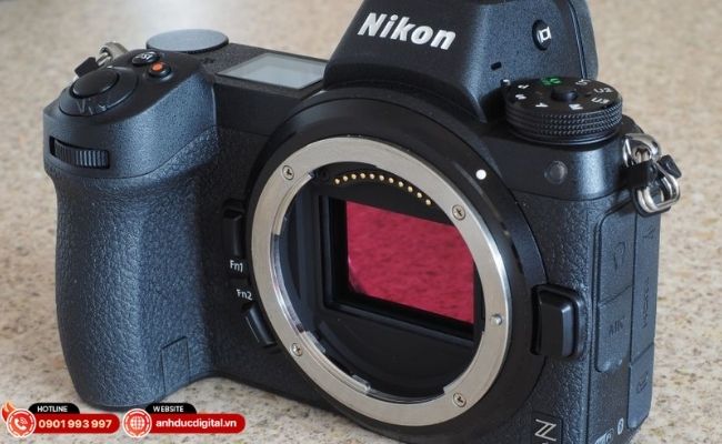 Full-frame mạnh hơn về kỹ thuật, nhưng không phải lúc nào cũng cần cho người mới.