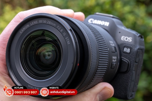 Canon vẫn cung cấp khả năng chống bụi và chống ấm ở một mức độ nhất định