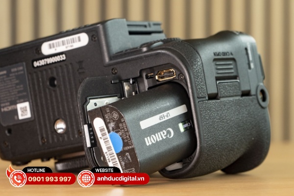 Canon EOS C50 sử dụng pin LP-E6P có công suất cao giống như trên EOS R5 Mark II
