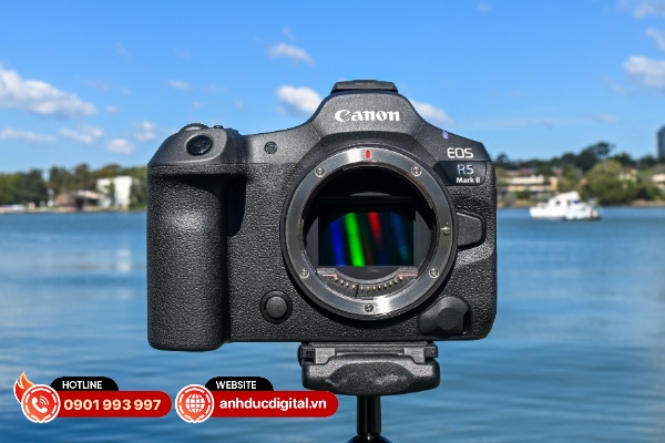 Hình ảnh thực tế hé lộ thiết kế mới với nút gạt quay – chụp riêng biệt và joystick AF linh hoạt