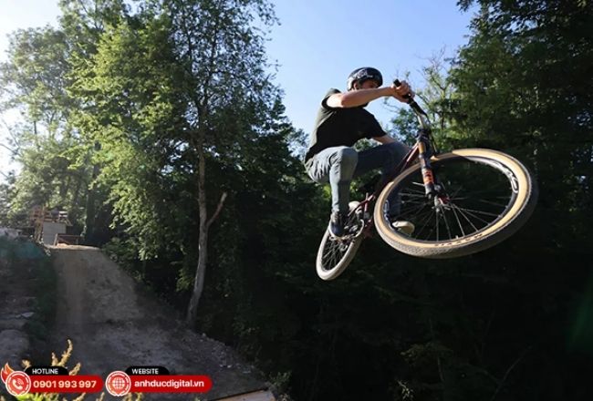 Hệ thống IBIS 8 stop giúp Canon R5 chụp thể thao ổn định hơn khi sử dụng tele tiêu cự dài