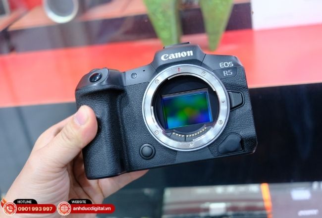 Canon R5 chụp thể thao cho thấy sự khác biệt rõ rệt khi xử lý các pha chuyển động dồn dập ở tốc độ cao