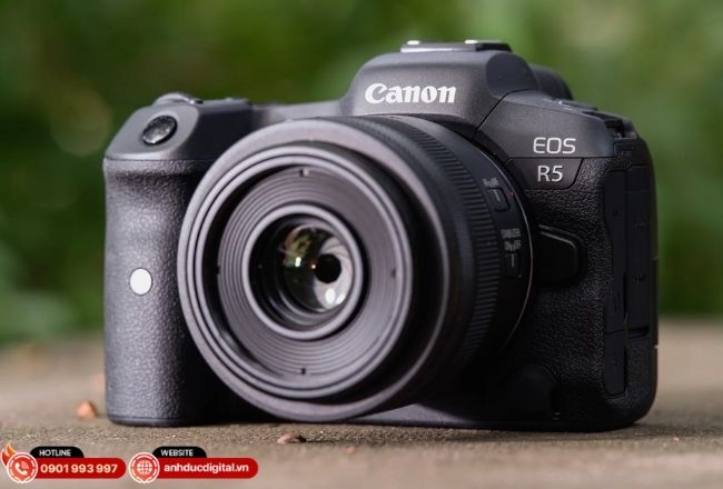 Canon R5 chụp thể thao thể hiện sức mạnh tốc độ và độ chính xác trong những khoảnh khắc quyết định trên sân đấu