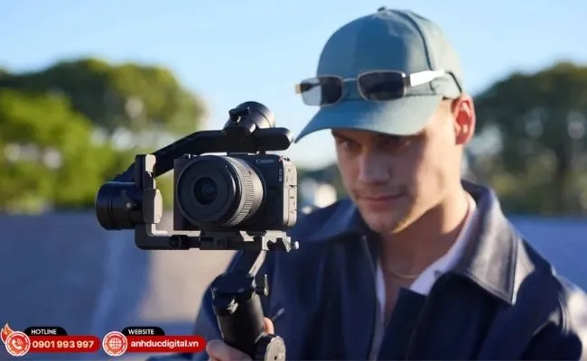 Chế độ Product Showcase giúp chuyển nét mượt mà giữa gương mặt và vật phẩm, cực kỳ hữu ích cho Vlogger review