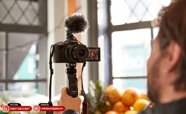 Nút Live vật lý và khả năng kết nối đa thiết bị giúp việc phát sóng trực tiếp trở nên đơn giản hơn bao giờ hết