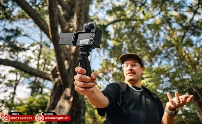 "Nội lực" mạnh mẽ với cảm biến 24.2MP và khả năng quay 4K sắc nét trong thân máy tí hon