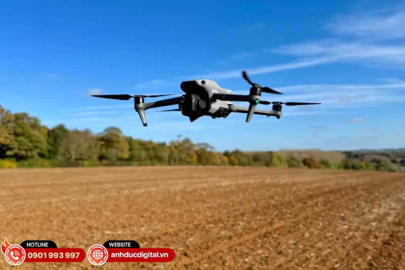 DJI Air 3S phù hợp cho travel creator, quay phong cảnh, resort và video thương mại nhờ camera kép 24mm, 70mm linh hoạt