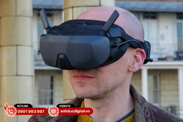 DJI Avata 360 được điều khiển bằng kính DJI Goggles