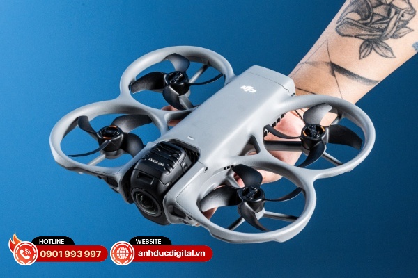 DJI Avata 360 kế thừa thiết kế thuần FPV của dòng Avata 2 với phần cánh quạt được nối liền với phần thân