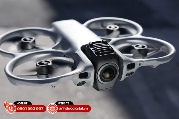 DJI Avata 360 sở hữu gimbal 1 trục cho phép chuyển đổi giữa quay phim 360 độ hoặc một ống kính