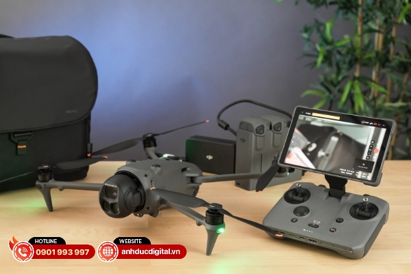 Cả ba camera đều có khả năng quay phim ở độ phân giải cao, với cả hai khung hình ngang và dọc