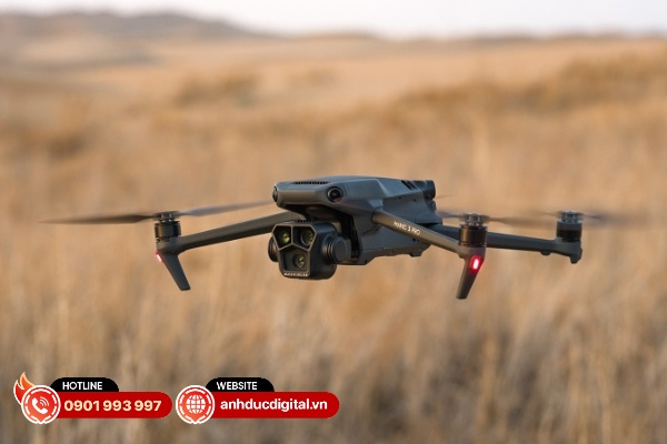 Vị trí các camera của DJI Mavic 4 Pro và Mavic 3 Pro cũng có sự khác biệt