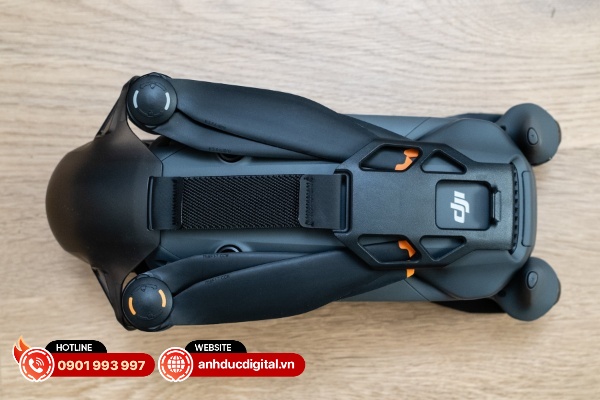 Vỏ bảo vệ sẽ có kích thước lớn hơn và có dây móc vào cá lỗ thông hơi phía sau