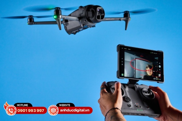 DJI RC Pro 2 được trang bị màn hình cảm ứng mini-LED 7-inch với độ sáng lớn