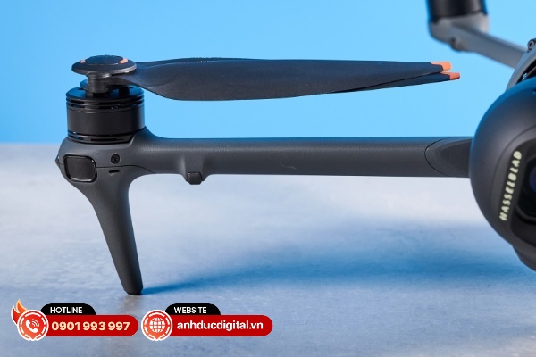 Các cảm biến LiDAR được đặt trên hai cánh tay phía trước