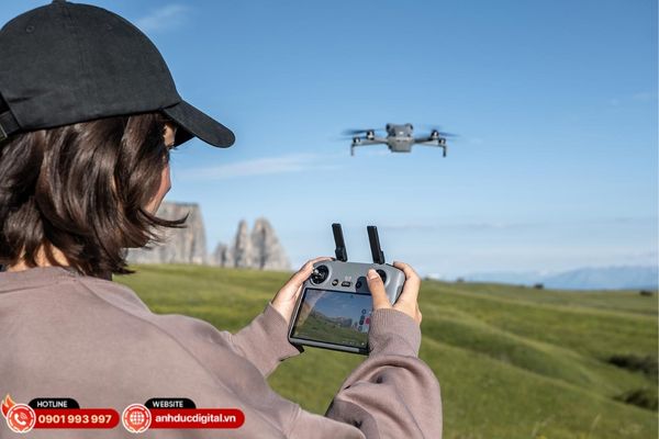 Gimbal xoay 225° của DJI Mini 5 Pro hỗ trợ quay dọc thật, cho video tràn khung hoàn hảo trên TikTok, Reels và Shorts